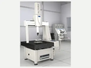 Máquina de medição por coordenadas LK ALTERA C instalada em ambiente industrial com estação CAMIO